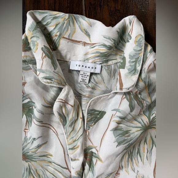 Topshop pajama top, white/palm tree print in size 4-6 - Picture 3 of 3
